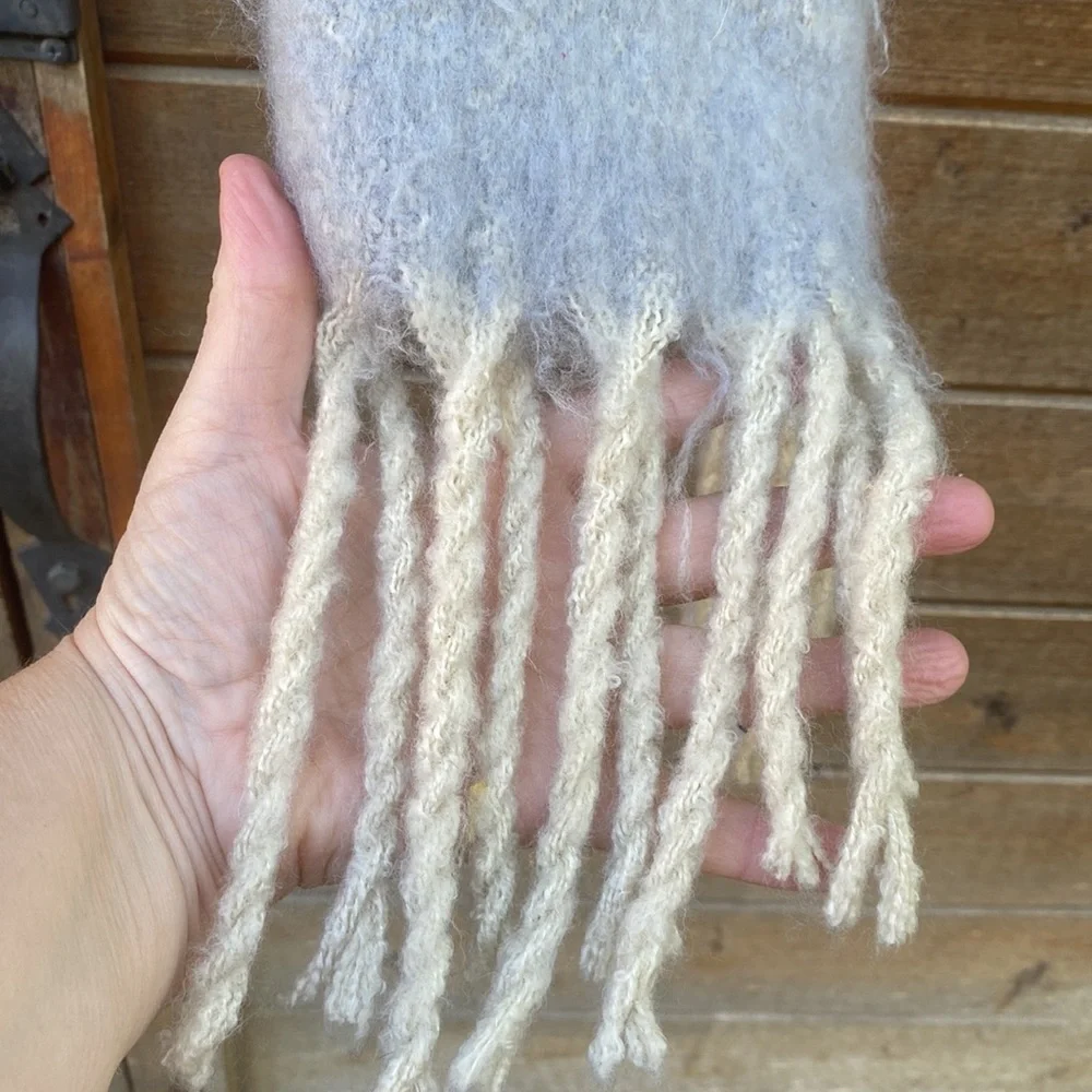 Soft fluffy Torrid scarf/wrap - Picture 5 of 6